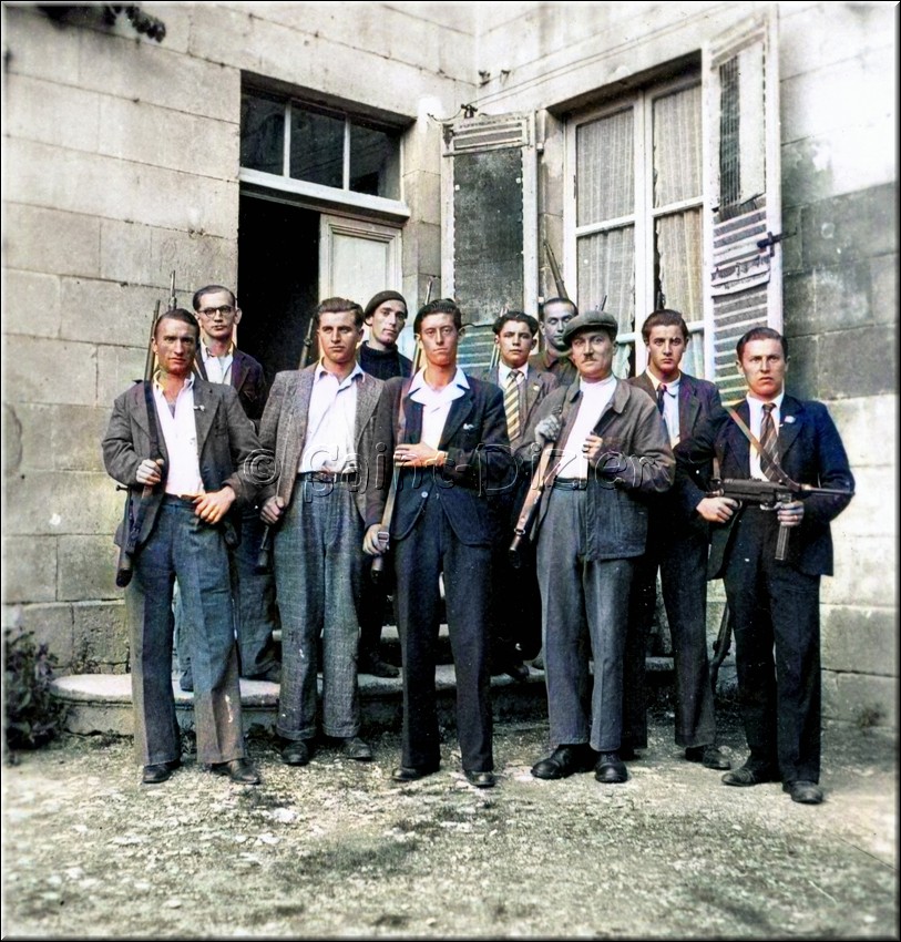 1944 - 0900-1.jpg
