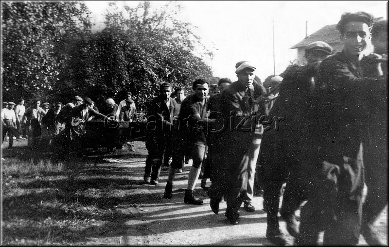 1944 - 0930.jpg