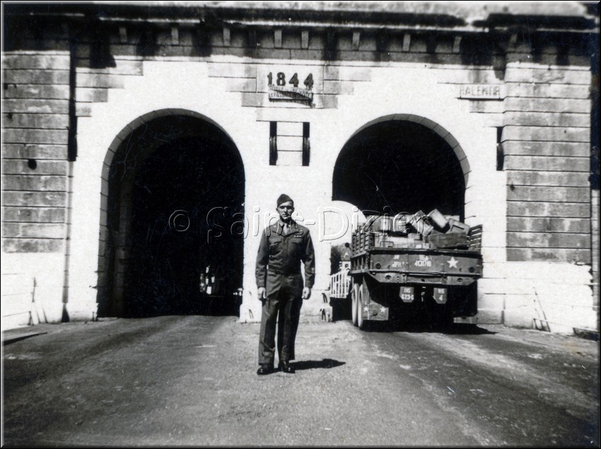 1944 - 0912.jpg
