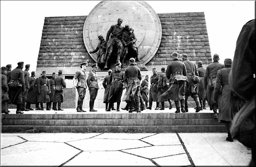 1940 - 0600.jpg