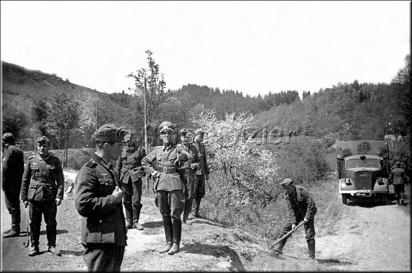 1940 - 0450.jpg
